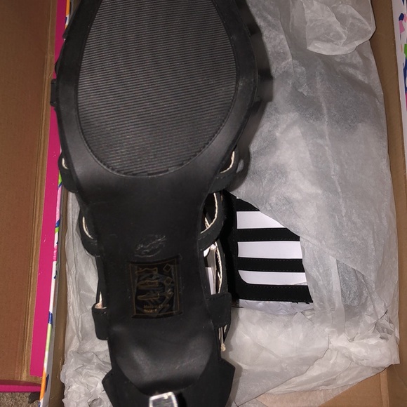 Heels - Picture 2 of 2
